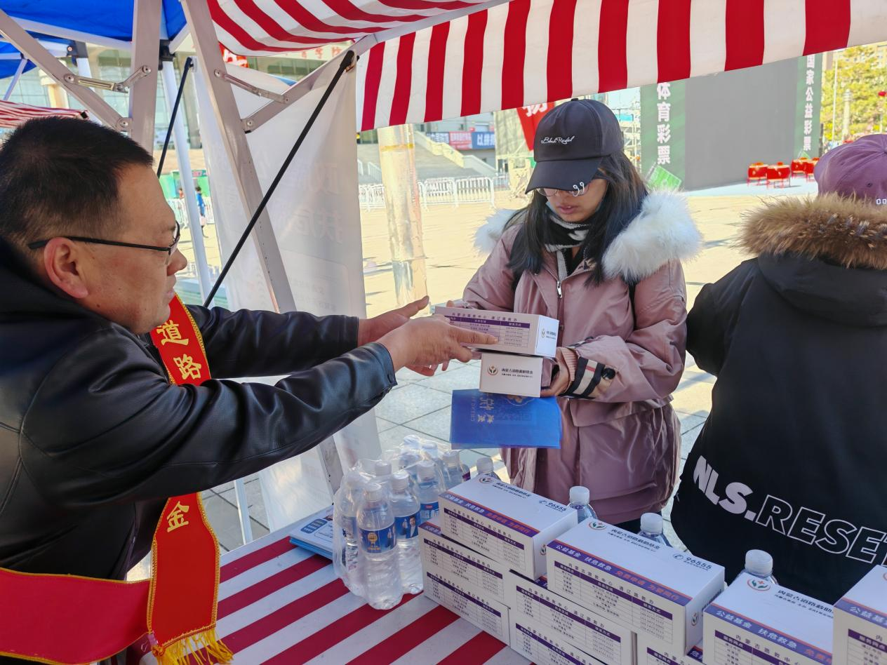 内蒙道路交通救助基金 救助动态 救助基金政策宣传进蒙超联赛,筑牢民生救助防线